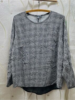 Black and White Plaid Long-Sleeve Women's Top - Relaxed Fit